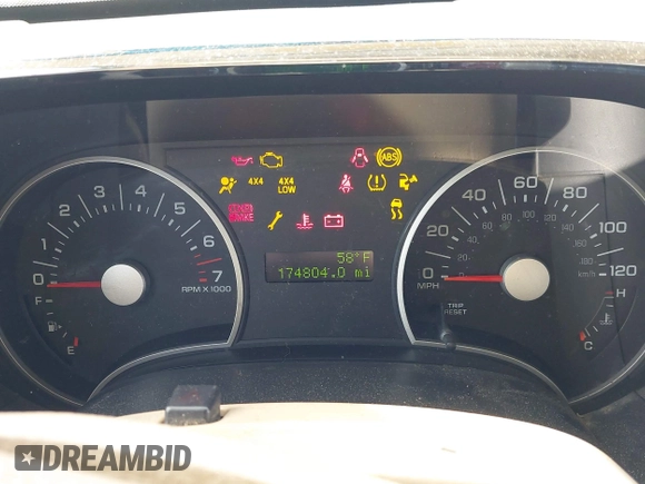 2006 Ford Explorer XLT with VIN 1FMEU73896ZA03371, listed as a IAAI auction lot 42100572 with 174,804 mi miles. Bid and sale history available at carsss.com. Image 7.