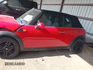 2014 MINI Convertible с VIN WMWZN3C59ET569675, выставлен на аукционе IAAI как лот 42378842 с пробегом 70 352 миль миль и . История ставок и продаж доступна на DreamBid. Изображение 13.