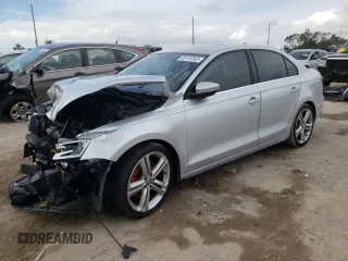 2015 Volkswagen Jetta GLI SE z VIN 3VW4S7AJ3FM263999, wystawiony jako Copart lot #82113763 z przebiegiem 96 436 mil mil oraz . Historia ofert i sprzedaży dostępna na DreamBid. Obrazek 1.