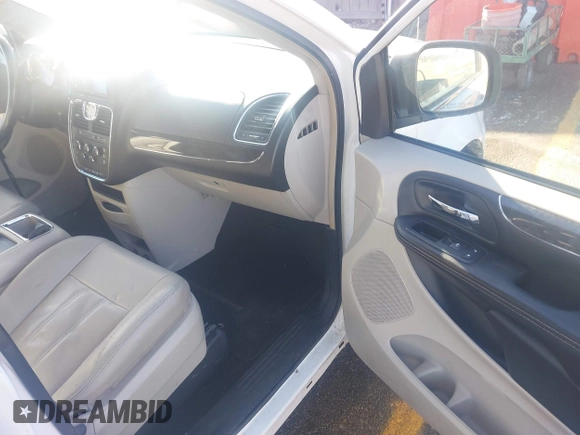 2015 Chrysler Town & Country LX with VIN 2C4RC1AG1FR678142, listed as a IAAI auction lot 41016680 with 78,756 mi miles and . Bid and sale history available at carsss.com. Image 5.