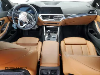 2022 BMW 3 Series 330i z VIN 3MW5R1J04N8C45622, wystawiony jako Copart lot #55467275 z przebiegiem 42 977 mil mil oraz Szkoda całkowita • Salvage title. Historia ofert i sprzedaży dostępna na DreamBid. Obrazek 8.