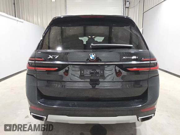 2024 BMW X7 xDrive40i with VIN 5UX23EM0XR9V32595, listed as a Copart auction lot 49742695 with 32,233 mi miles and Clean Title. Bid and sale history available at carsss.com. Image 6.