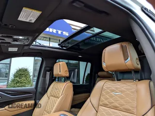 2021 Cadillac Escalade ESV Premium Luxury z VIN 1GYS4KKL7MR424XXX, wystawiony jako Copart lot #59819975 z przebiegiem 43 652 mil mil oraz Czysty tytuł • Clean title. Historia ofert i sprzedaży dostępna na DreamBid. Obrazek 6.