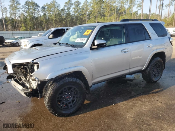 2020 Toyota 4Runner SR5 with VIN JTEBU5JR0L5815681, listed as a Copart auction lot 43769535 with 38,151 mi miles and Salvage Title. Bid and sale history available at carsss.com. Image 1.