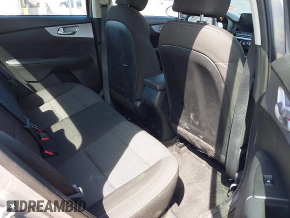 2024 Kia Forte LXS z VIN 3KPF24AD0RE713420, wystawiony jako IAAI lot #42091051 z przebiegiem 36 875 mil mil oraz . Historia ofert i sprzedaży dostępna na DreamBid. Obrazek 8.