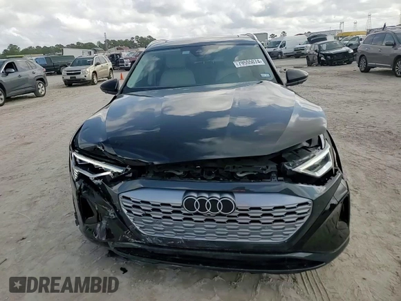 2024 Audi Q8 e-tron Premium Plus z VIN WA15AAGE4RB029832, wystawiony jako Copart lot #79555074 z przebiegiem 12 722 mil mil oraz Szkoda całkowita • Salvage title. Historia ofert i sprzedaży dostępna na DreamBid. Obrazek 11.