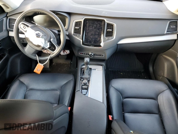 2021 Volvo XC90 Momentum with VIN YV4102PK1M1752472, listed as a Copart auction lot 83328974 with 0 mi miles and Salvage Title. Bid and sale history available at carsss.com. Image 8.