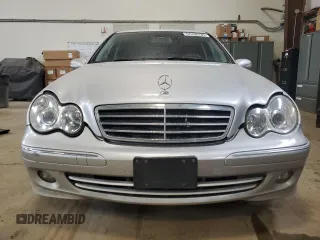 2007 Mercedes-Benz C 280 Luxury with VIN WDBRF54H57F932753, listed as a Copart auction lot 57298235 with 175,759 mi miles and Clean title. Bid and sale history available at DreamBid. Image 5.