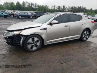 2013 Kia Optima EX z VIN KNAGM4AD5D5045811, wystawiony jako Copart lot #56957515 z przebiegiem 135 003 mil mil oraz Szkoda całkowita • Salvage title. Historia ofert i sprzedaży dostępna na DreamBid. Obrazek 1.