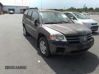2005 Mitsubishi Endeavor LS with VIN 4A4MM21S65E044878, listed as a IAAI auction lot 40503526 with 186,503 mi miles. Bid and sale history available at carsss.com. Image 1.