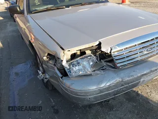 2005 Ford Crown Victoria LX z VIN 2FAFP74W85X121984, wystawiony jako IAAI lot #41427678 z przebiegiem 113 437 mil mil oraz . Historia ofert i sprzedaży dostępna na DreamBid. Obrazek 6.