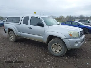 2005 Toyota Tacoma z VIN 5TEUU42N55Z061518, wystawiony jako IAAI lot #39293169 z przebiegiem 236 437 mil mil oraz . Historia ofert i sprzedaży dostępna na DreamBid. Obrazek 1.