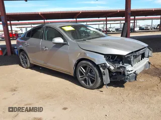 2015 Volvo S60 T5 Drive-E Premier z VIN YV140MFB3F1311727, wystawiony jako IAAI lot #41657590 z przebiegiem 117 794 mil mil oraz . Historia ofert i sprzedaży dostępna na DreamBid. Obrazek 1.