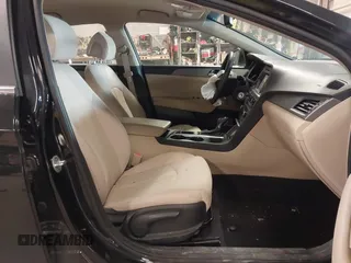 2016 Hyundai Sonata SE z VIN 5NPE24AF5GH260658, wystawiony jako IAAI lot #41884896 z przebiegiem 127 645 mil mil oraz . Historia ofert i sprzedaży dostępna na DreamBid. Obrazek 5.