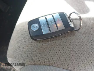 2017 Kia Optima z VIN KNAGT4LC8H5004537, wystawiony jako IAAI lot #42469956 z przebiegiem 101 669 mil mil oraz . Historia ofert i sprzedaży dostępna na DreamBid. Obrazek 11.