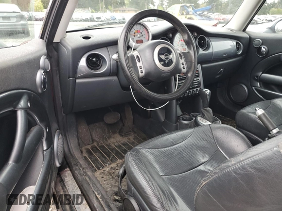 2004 MINI Hardtop with VIN WMWRC33464TJ54261, listed as a Copart auction lot 55150205 with 212,636 mi miles and Salvage Title. Bid and sale history available at DreamBid. Image 8.