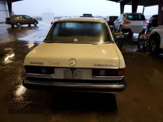 1983 Mercedes-Benz 300 D with VIN WDBAB33A0DB024215, listed as a Copart auction lot 82224054 with 101,197 mi miles and Clean Title. Bid and sale history available at carsss.com. Image 6.