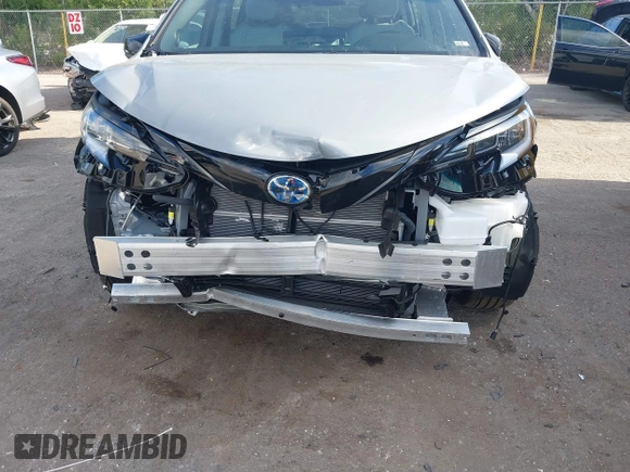 2025 Toyota Sienna XSE z VIN 5TDDRKEC5SS252980, wystawiony jako IAAI lot #42120671 z przebiegiem 204 mil mil oraz . Historia ofert i sprzedaży dostępna na DreamBid. Obrazek 6.