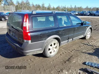 2004 Volvo V70 XC70 with VIN YV1SZ59H441151020, listed as a IAAI auction lot 41761408 with 195,292 mi miles. Bid and sale history available at carsss.com. Image 4.