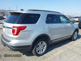 2018 Ford Explorer XLT z VIN 1FM5K7D84JGA81047, wystawiony jako IAAI lot #42216772 z przebiegiem 127 613 mil mil oraz . Historia ofert i sprzedaży dostępna na DreamBid. Obrazek 4.