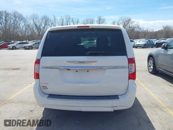 2016 Chrysler Town & Country Touring with VIN 2C4RC1BGXGR269055, listed as a IAAI auction lot 41861795 with 207,118 mi miles. Bid and sale history available at carsss.com. Image 16.