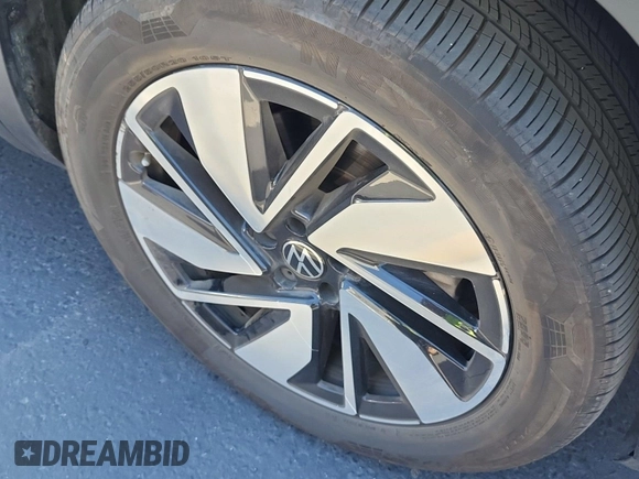 2024 Volkswagen Atlas SE with VIN 1V2HR2CA7RC565297, listed as a IAAI auction lot 42844488 with 24,398 mi miles and . Bid and sale history available at DreamBid. Image 5.