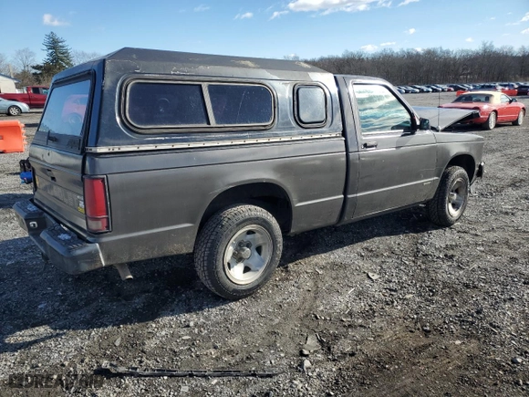 1993 Chevrolet S-10 EL with VIN 1GCCS14A9P0138212, listed as a Copart auction lot 84046324 with 214,334 mi miles and Salvage Title. Bid and sale history available at carsss.com. Image 3.