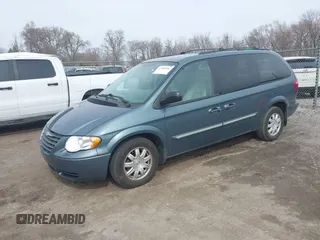 2005 Chrysler Town & Country Touring with VIN 2C4GP54LX5R202644, listed as a IAAI auction lot 41864996 with 161,645 mi miles. Bid and sale history available at carsss.com. Image 17.