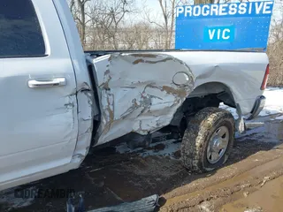 2019 Ram 2500 Big Horn with VIN 3C6UR5JL3KG537805, listed as a IAAI auction lot 41610861 with 207,343 mi miles. Bid and sale history available at carsss.com. Image 6.