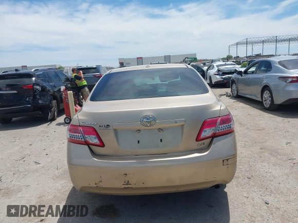 2011 Toyota Camry LE z VIN 4T1BF3EK7BU230614, wystawiony jako IAAI lot #42313505 z przebiegiem 218 730 mil mil oraz . Historia ofert i sprzedaży dostępna na DreamBid. Obrazek 16.