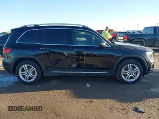 2020 Mercedes-Benz GLB 250 z VIN WDC4M4GB3LW006004, wystawiony jako IAAI lot #41214662 z przebiegiem 46 653 mil mil oraz . Historia ofert i sprzedaży dostępna na DreamBid. Obrazek 13.