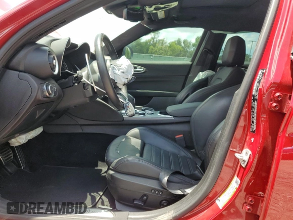 2020 Alfa Romeo Giulia Ti Sport z VIN ZARFAMBN9L7638983, wystawiony jako Copart lot #58692915 z przebiegiem Nie podano mil oraz Nie do naprawy • Non repairable. Historia ofert i sprzedaży dostępna na DreamBid. Obrazek 7.