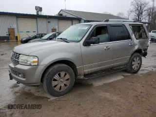 2008 Lincoln Navigator with VIN 5LMFU28528LJ18242, listed as a Copart auction lot 83090104 with 176,555 mi miles and Salvage Title. Bid and sale history available at carsss.com. Image 1.