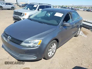 2014 Volkswagen Jetta SE z VIN 3VWD17AJXEM417724, wystawiony jako IAAI lot #42481164 z przebiegiem 98 613 mil mil oraz . Historia ofert i sprzedaży dostępna na DreamBid. Obrazek 2.