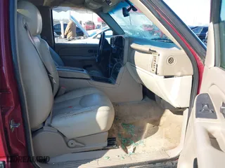 2005 Chevrolet Tahoe Z71 with VIN 1GNEC13T55R155842, listed as a IAAI auction lot 41321412 with 221,109 mi miles. Bid and sale history available at carsss.com. Image 5.