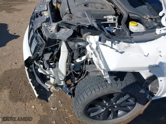 2018 Jeep Grand Cherokee Laredo E with VIN 1C4RJFAGXJC435658, listed as a IAAI auction lot 40659459 with 97,827 mi miles. Bid and sale history available at carsss.com. Image 6.