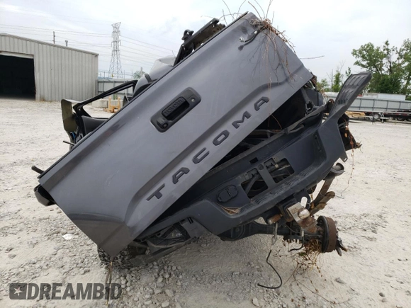 2018 Toyota Tacoma SR z VIN 5TFCZ5AN8JX143068, wystawiony jako Copart lot #58862394 z przebiegiem Nie podano mil oraz Nie do naprawy • Non repairable. Historia ofert i sprzedaży dostępna na DreamBid. Obrazek 6.