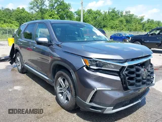 2025 Honda Pilot EX-L z VIN 5FNYG2H43SB010172, wystawiony jako IAAI lot #42262312 z przebiegiem 9 853 mil mil oraz . Historia ofert i sprzedaży dostępna na DreamBid. Obrazek 1.