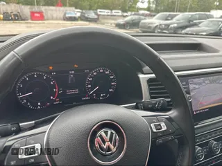 2018 Volkswagen Atlas SEL Premium z VIN 1V2NR2CA3JC564705, wystawiony jako IAAI lot #42290407 z przebiegiem 114 723 mil mil oraz . Historia ofert i sprzedaży dostępna na DreamBid. Obrazek 7.