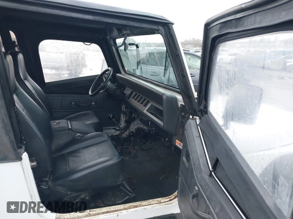 1992 Jeep Wrangler with VIN 2J4FY29S8NJ549602, listed as a IAAI auction lot 41471853 with 324,194 mi miles. Bid and sale history available at carsss.com. Image 5.