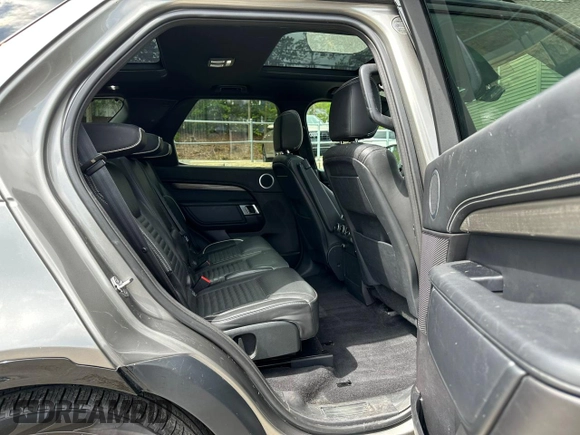 2017 Land Rover Discovery HSE z VIN SALRRBBV4HA038959, wystawiony jako Copart lot #57594705 z przebiegiem 105 090 mil mil oraz Czysty tytuł • Clean title. Historia ofert i sprzedaży dostępna na DreamBid. Obrazek 8.