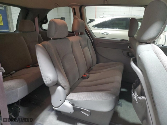 2006 Chrysler Town & Country SWB with VIN 1A4GP45R76B740211, listed as a Copart auction lot 84770074 with 52,557 mi miles and Clean Title. Bid and sale history available at carsss.com. Image 11.