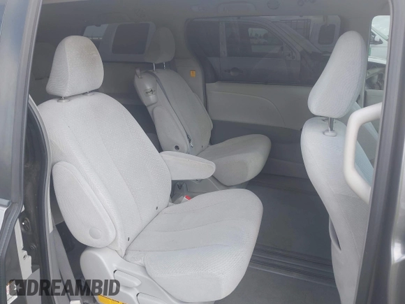 2011 Toyota Sienna LE AAS with VIN 5TDKK3DC4BS044382, listed as a IAAI auction lot 39280364 with 104,262 mi miles. Bid and sale history available at carsss.com. Image 8.