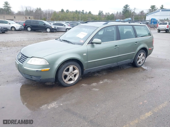 2002 Volkswagen Passat GLX with VIN WVWYH63BX2E208839, listed as a IAAI auction lot 42018138 with 192,648 mi miles. Bid and sale history available at carsss.com. Image 2.