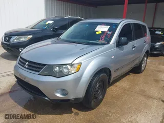 2007 Mitsubishi Outlander ES with VIN JA4MS31X17Z008178, listed as a IAAI auction lot 41809924 with 262,004 mi miles. Bid and sale history available at carsss.com. Image 2.