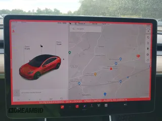 2018 Tesla Model 3 Long Range Battery z VIN 5YJ3E1EA9JF025942, wystawiony jako IAAI lot #42122703 z przebiegiem 84 453 mil mil oraz . Historia ofert i sprzedaży dostępna na DreamBid. Obrazek 18.