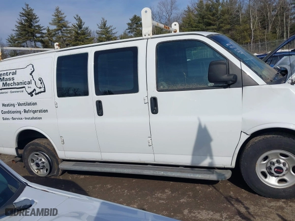 2019 GMC Savana Cargo Van with VIN 1GTW7AFG5K1210624, listed as a IAAI auction lot 41786354 with 105,345 mi miles. Bid and sale history available at carsss.com. Image 14.