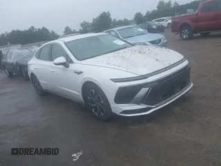2024 Hyundai Sonata SEL z VIN KMHL64JA9RA373003, wystawiony jako IAAI lot #42341211 z przebiegiem 3 660 mil mil oraz . Historia ofert i sprzedaży dostępna na DreamBid. Obrazek 1.