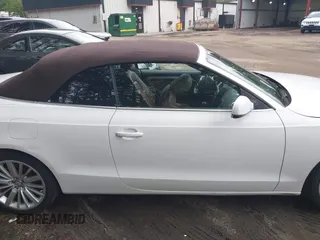 2011 Audi A5 Premium Plus z VIN WAULFAFH2BN020509, wystawiony jako IAAI lot #42381177 z przebiegiem 132 106 mil mil oraz . Historia ofert i sprzedaży dostępna na DreamBid. Obrazek 13.