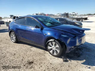 2024 Tesla Model Y Long Range with VIN 7SAYGDEE9RA270370, listed as a Copart auction lot 83352904 with 13,813 mi miles and Salvage Title. Bid and sale history available at carsss.com. Image 4.